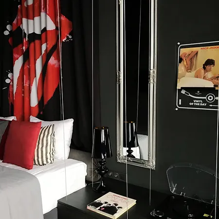 酒店 房间和房客设计酒店 敖德萨