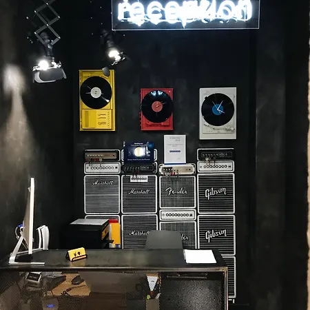 房间和房客设计酒店 敖德萨